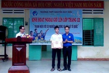 Tuyên dương cậu học trò nghèo trả lại 50 triệu đồng nhặt được