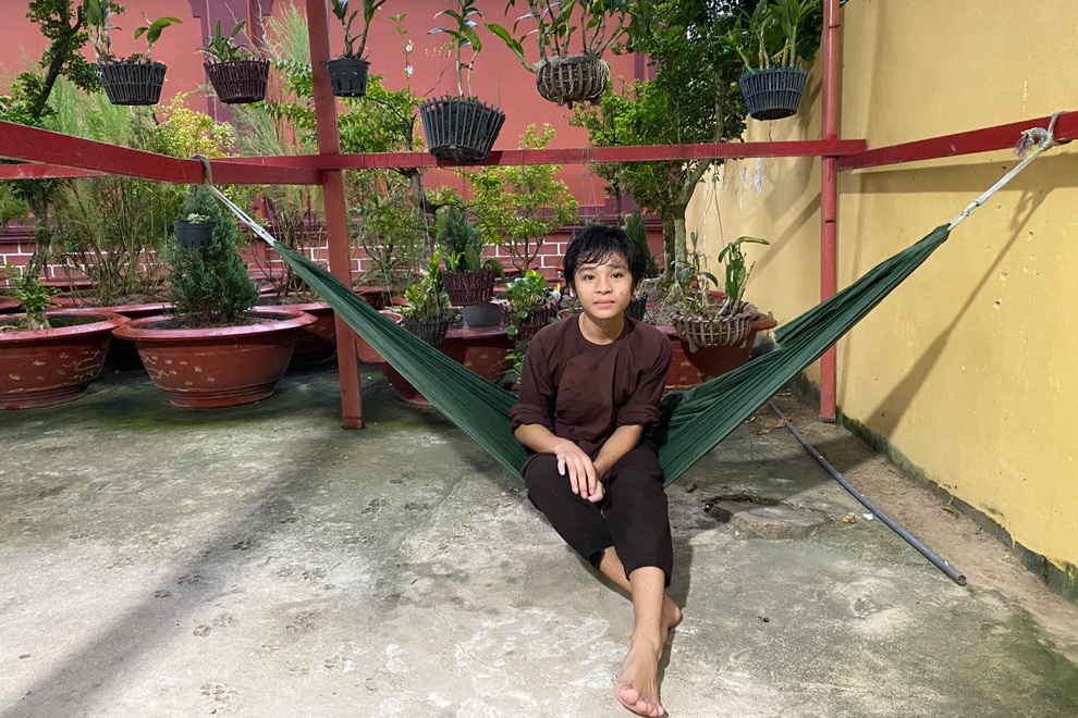 Chú tiểu mồ côi bị điếc đột ngột đã đi học sau khi được bạn đọc giúp đỡ - 2 Chú tiểu mồ côi bị điếc đột ngột đã đi học sau khi được bạn đọc giúp đỡ - 2