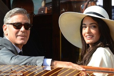 "Tức điên" khi làm hàng xóm của siêu sao