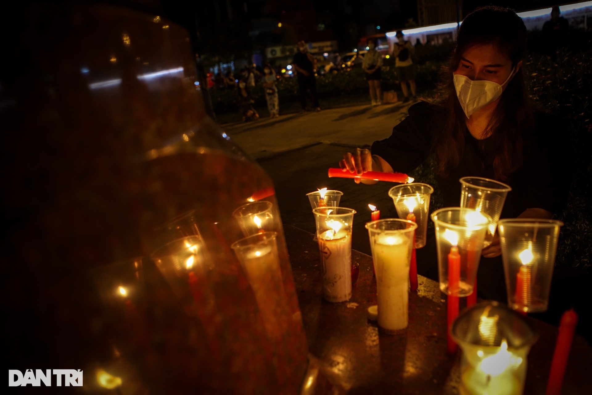 Hình ảnh ấn tượng tại lễ tưởng niệm đồng bào đã mất trong đại dịch Covid-19 - 32