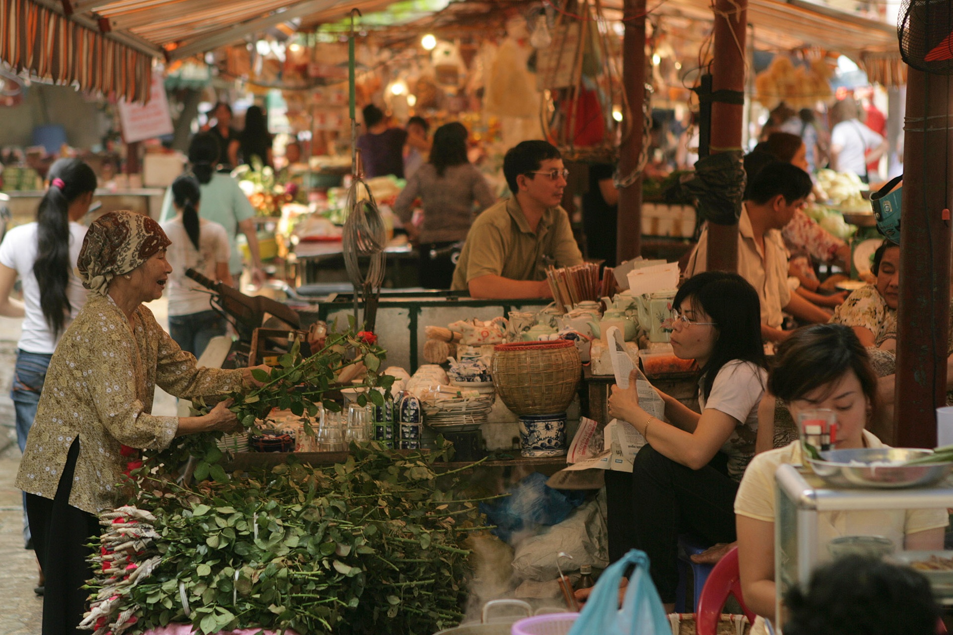 Chợ Hàng Bè xưa họp và bày bán giữa lòng đường phố cổ - 15 Chợ Hàng Bè xưa họp và bày bán giữa lòng đường phố cổ - 15