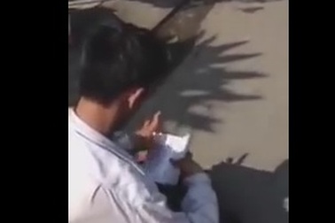 Clip “Lòng tự trọng của cậu bé khuyết tật” gây xôn xao trên mạng tuần qua