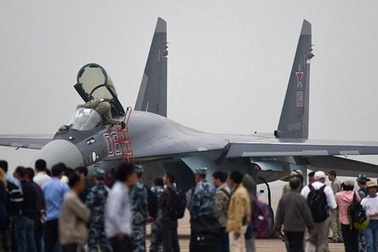 Phó chủ tịch Trung Quốc lên thăm buồng lái Su-35 của Nga