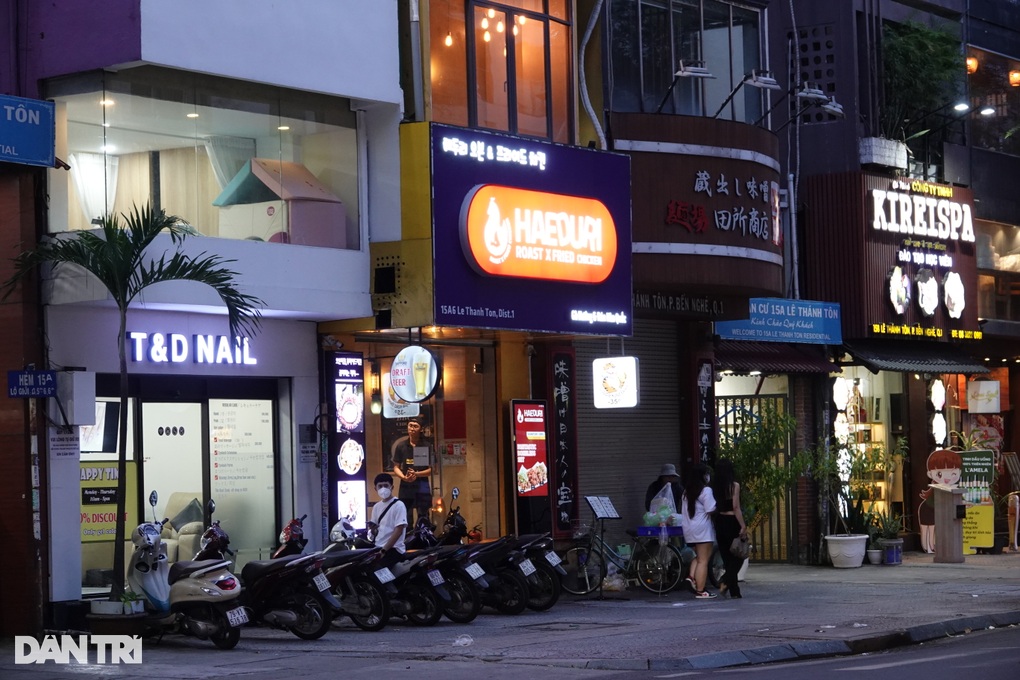 Chủ nhà hàng khu ẩm thực đắt đỏ nhất TPHCM: Chúng tôi may mắn sống sót - 4 Chủ nhà hàng khu ẩm thực đắt đỏ nhất TPHCM: Chúng tôi may mắn sống sót - 4