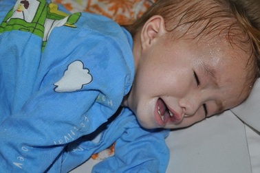 Bị suy tim nặng, sự sống bé gái 2 tuổi người dân tộc Mông trở nên mong manh