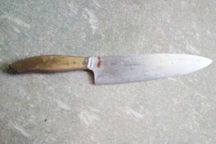 Bị la mắng, con đâm chết cha dượng