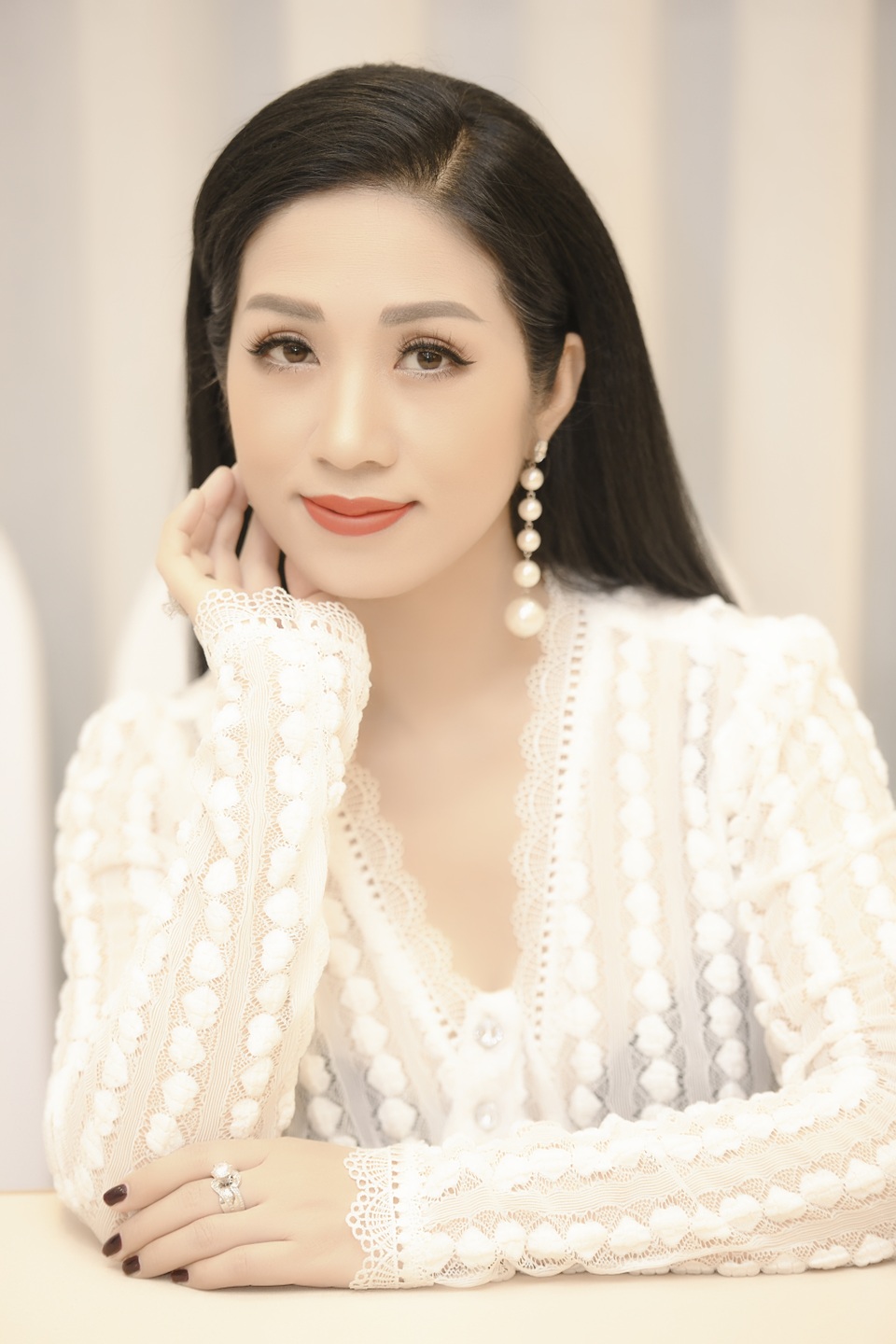 Sao Mai Phương Nga: “Mỗi người phụ nữ là một bông hoa đẹp!” - 4 Sao Mai Phương Nga: “Mỗi người phụ nữ là một bông hoa đẹp!” - 4