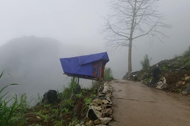 Bộ GD&ĐT biểu dương sinh viên dựng lán học online giữa núi rừng