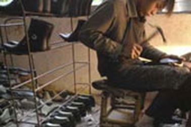 Trung Quốc ủng hộ các nhà sản xuất giày kiện EU