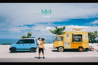 Ông bố Việt biến xe cổ 90 triệu đồng thành nhà di động đưa vợ con du lịch