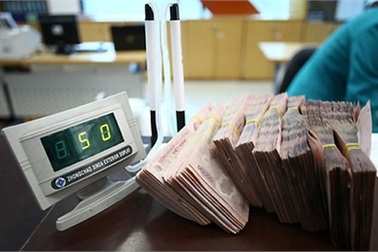 Vào mùa ăn chia, sếp lớn đút két trăm tỷ