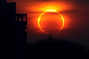 Thế giới chờ đón nhật thực hình khuyên