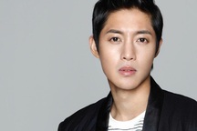 “Mỹ nam” Kim Hyun Joong được chứng nhận có con trai