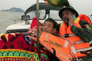 Cứu ngư dân gặp nạn trên biển