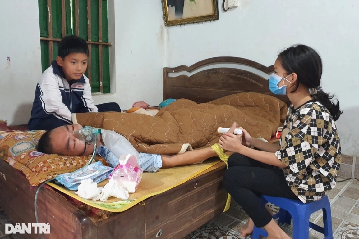 Rớt nước mắt cha nghèo chờ chết cầu xin cái ăn cho con thơ - 2 Rớt nước mắt cha nghèo chờ chết cầu xin cái ăn cho con thơ - 2