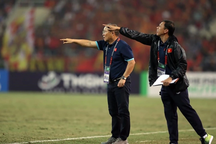 HLV Park Hang Seo nói lời xúc động về trợ lý Dương Minh Ninh