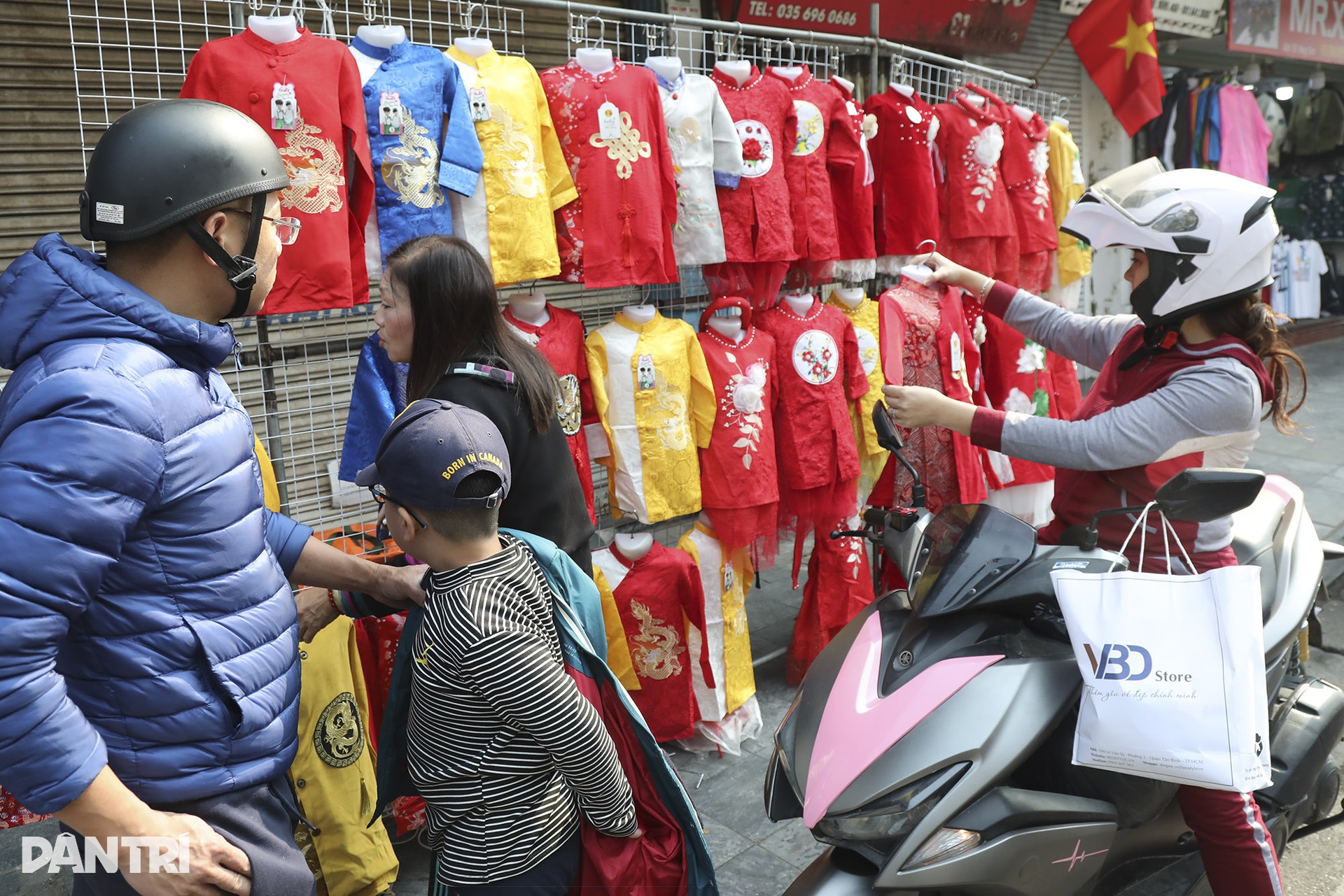 Hà Nội bình yên dưới nắng vàng rực rỡ ngày 30 Tết - 6 Hà Nội bình yên dưới nắng vàng rực rỡ ngày 30 Tết - 6