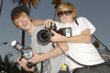 "Săn tin" - Nghề mới thu hút teen 