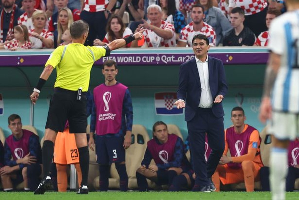 Tấm thẻ đỏ lạ ở trận Argentina thắng Croatia - 1 Tấm thẻ đỏ lạ ở trận Argentina thắng Croatia - 1