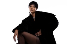 Lê Hoàng Phương để tóc tém, lột xác sau khi khép lại nhiệm kỳ