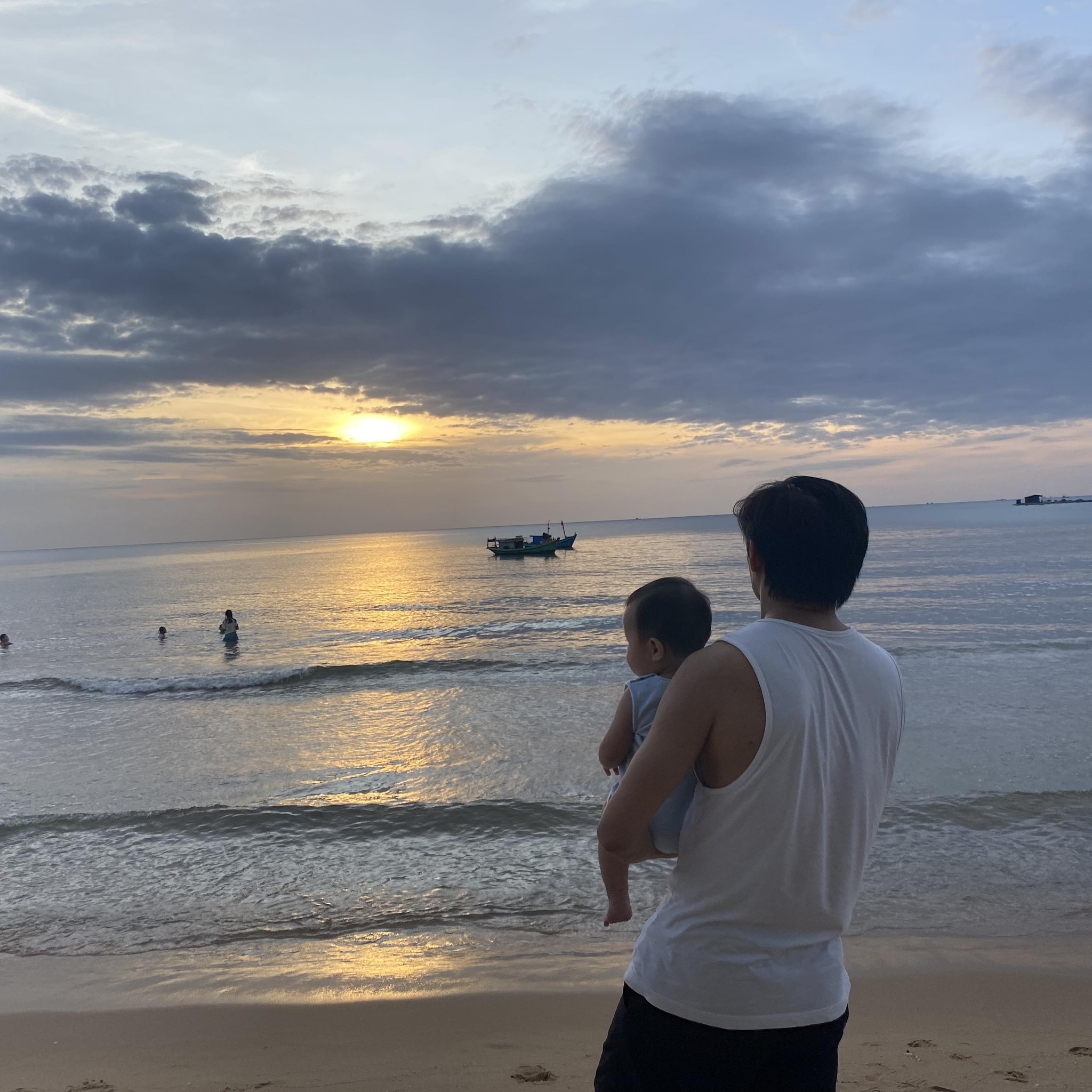 Vì sao diễn viên Quý Bình mong được rải tro cốt xuống biển Cần Giờ? - 2 Vì sao diễn viên Quý Bình mong được rải tro cốt xuống biển Cần Giờ? - 2