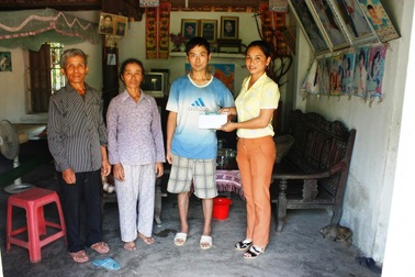 80 triệu đồng tiếp sức đến hai hoàn cảnh bất hạnh xứ Nghệ