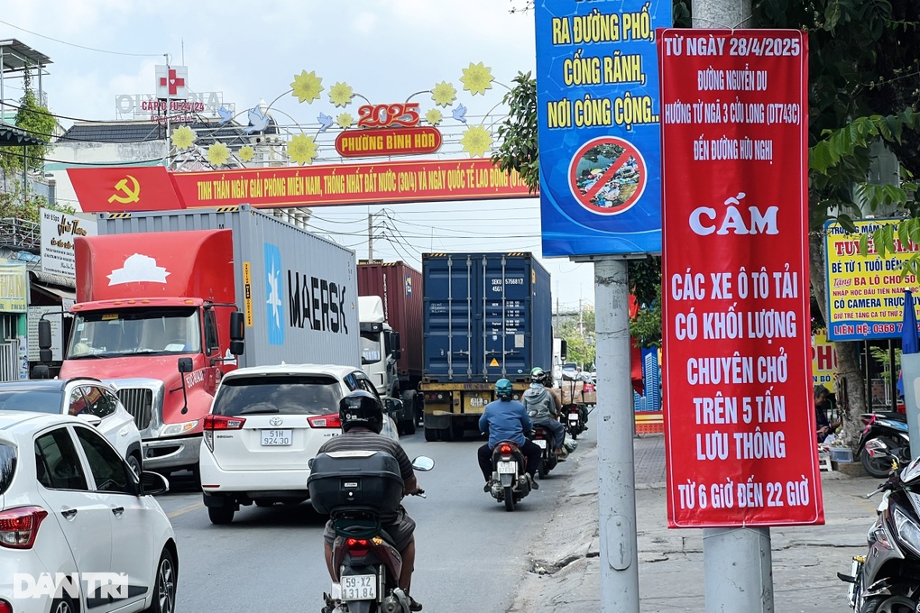 Chính thức cấm xe trên hai tuyến đường mà Dân trí phản ánh ở Bình Dương - 1 Chính thức cấm xe trên hai tuyến đường mà Dân trí phản ánh ở Bình Dương - 1