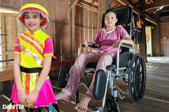 Căn bệnh kỳ quặc “xóa mờ” tương lai của cô bé 12 tuổi