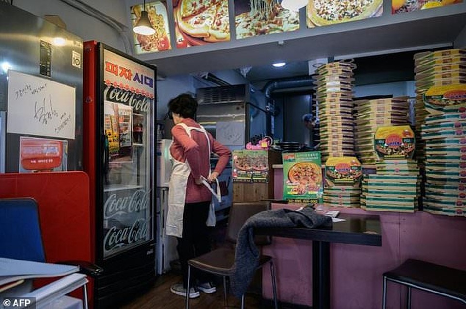 Quán pizza, tiệm tạp hóa trong “Ký sinh trùng” thành… điểm tham quan - 3 Quán pizza, tiệm tạp hóa trong “Ký sinh trùng” thành… điểm tham quan - 3