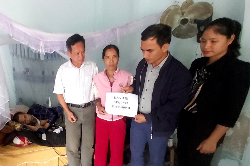 Bạn đọc giúp đỡ người đàn ông mang khối u như những chiếc bát úp vào cổ - 2 Bạn đọc giúp đỡ người đàn ông mang khối u như những chiếc bát úp vào cổ - 2