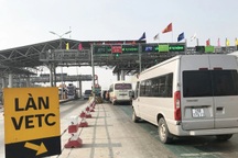 Đi nhầm làn thu phí tự động, tài xế tá hỏa vì bị phạt tiền triệu, tước bằng