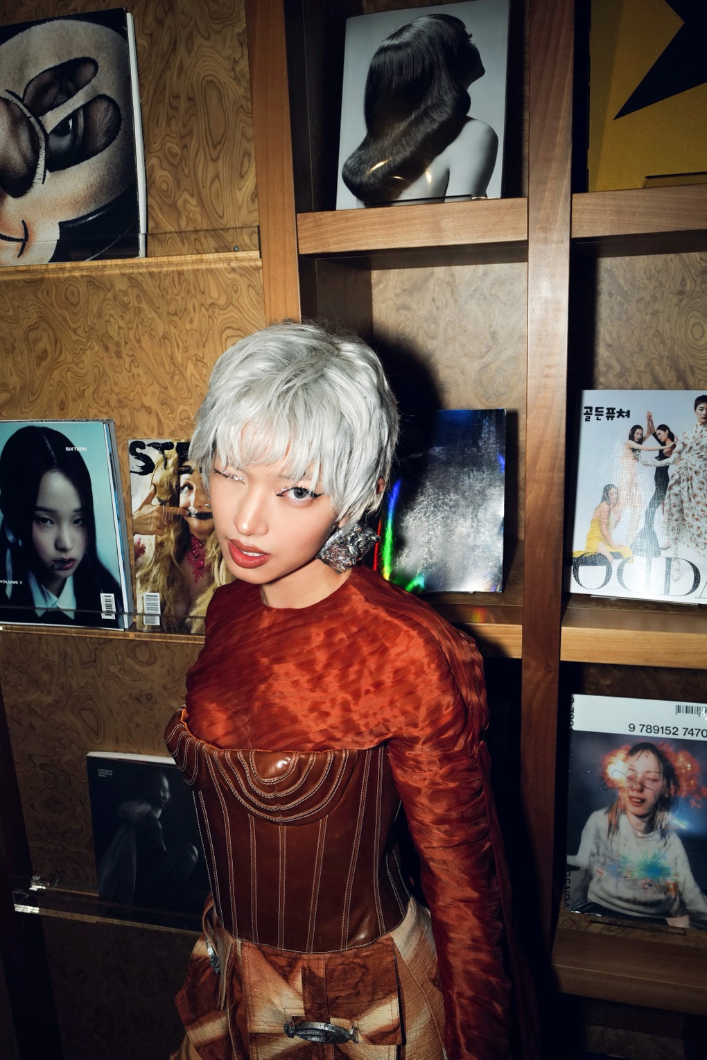 Châu Bùi khác lạ trong thiết kế của Phan Đăng Hoàng tại Milan Fashion Week - 7 Châu Bùi khác lạ trong thiết kế của Phan Đăng Hoàng tại Milan Fashion Week - 7