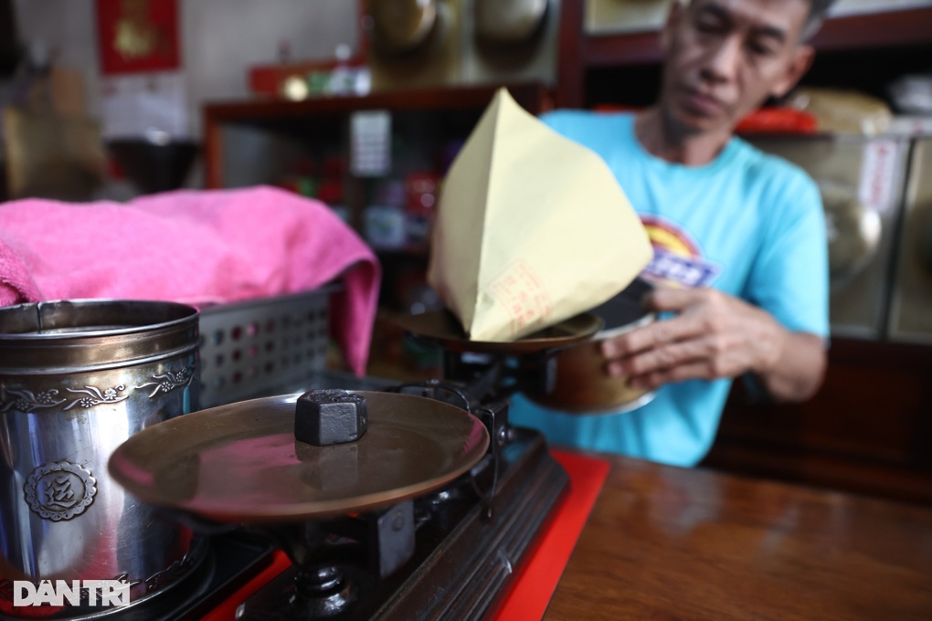 Tiệm trà cổ 70 năm ở TPHCM, giá 10 triệu đồng/kg vẫn hút khách - 5 Tiệm trà cổ 70 năm ở TPHCM, giá 10 triệu đồng/kg vẫn hút khách - 5