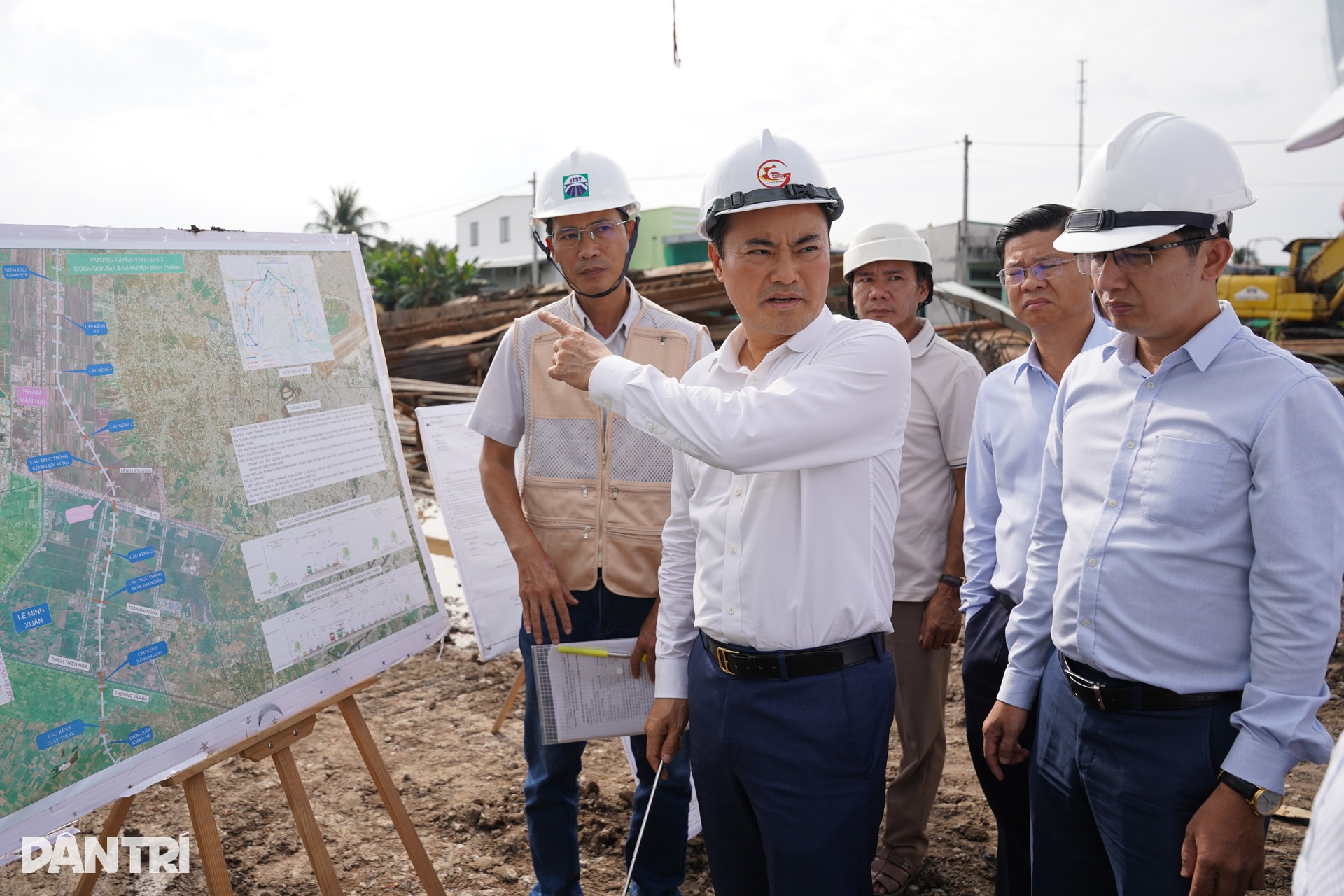 Phó Chủ tịch TPHCM kiểm tra đoạn ì ạch nhất của Vành đai 3 - 2