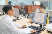 Xử lý hồ sơ thuận lợi hơn trong ngày thứ 3 "chạy thử" chính quyền xã mới