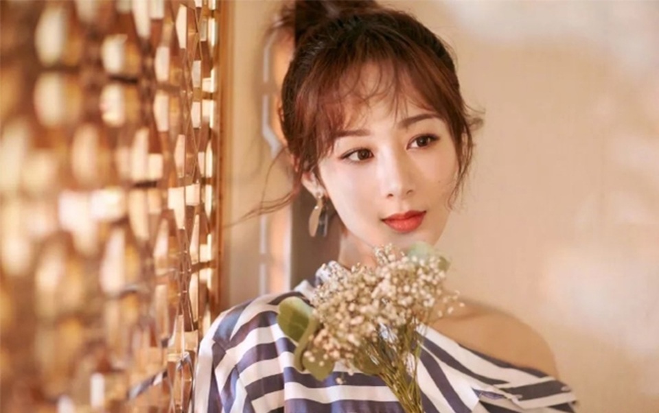 Mỹ nhân 9x Dương Tử bị bắt gặp “khoá môi” người khác giới - 5 Mỹ nhân 9x Dương Tử bị bắt gặp “khoá môi” người khác giới - 5