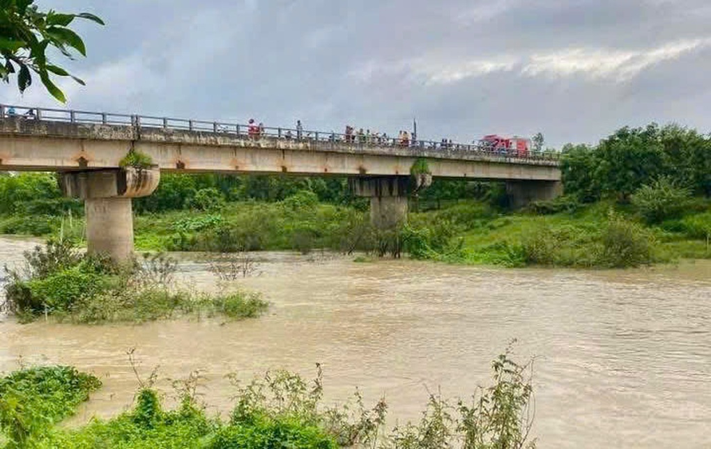 Thi thể thanh niên nổi trên sông ở Lâm Đồng sau nhiều giờ mất tích - 1 Thi thể thanh niên nổi trên sông ở Lâm Đồng sau nhiều giờ mất tích - 1