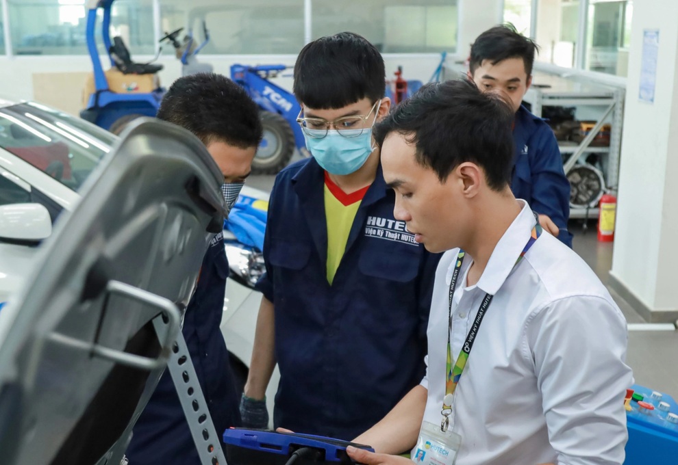 Nhiều ngành ĐH Kinh tế, ĐH Công nghệ TPHCM nhận điểm xét tuyển 20 - 2 Nhiều ngành ĐH Kinh tế, ĐH Công nghệ TPHCM nhận điểm xét tuyển 20 - 2
