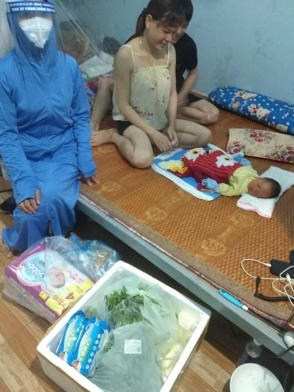 Nơi ở bị phong tỏa, nữ công nhân ở Bắc Giang sinh con ngay tại nhà trọ - 1 Nơi ở bị phong tỏa, nữ công nhân ở Bắc Giang sinh con ngay tại nhà trọ - 1