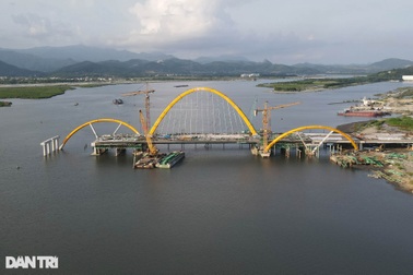 Đại công trường xây dựng cầu Cửa Lục 3 hơn 1.700 tỷ đồng ở Quảng Ninh
