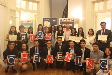 Trao học bổng đến học giả Việt Nam, Đại sứ Anh chia sẻ niềm yêu thích học tập