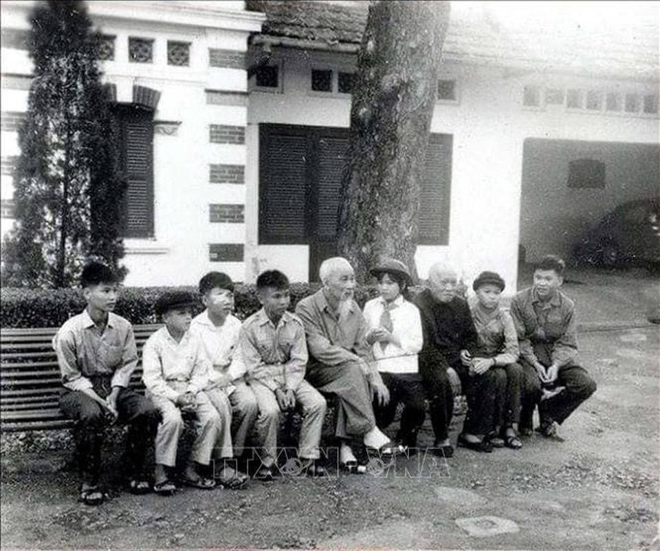 Dũng sĩ diệt Mỹ 4 lần gặp Bác Dũng sĩ diệt Mỹ 4 lần gặp Bác