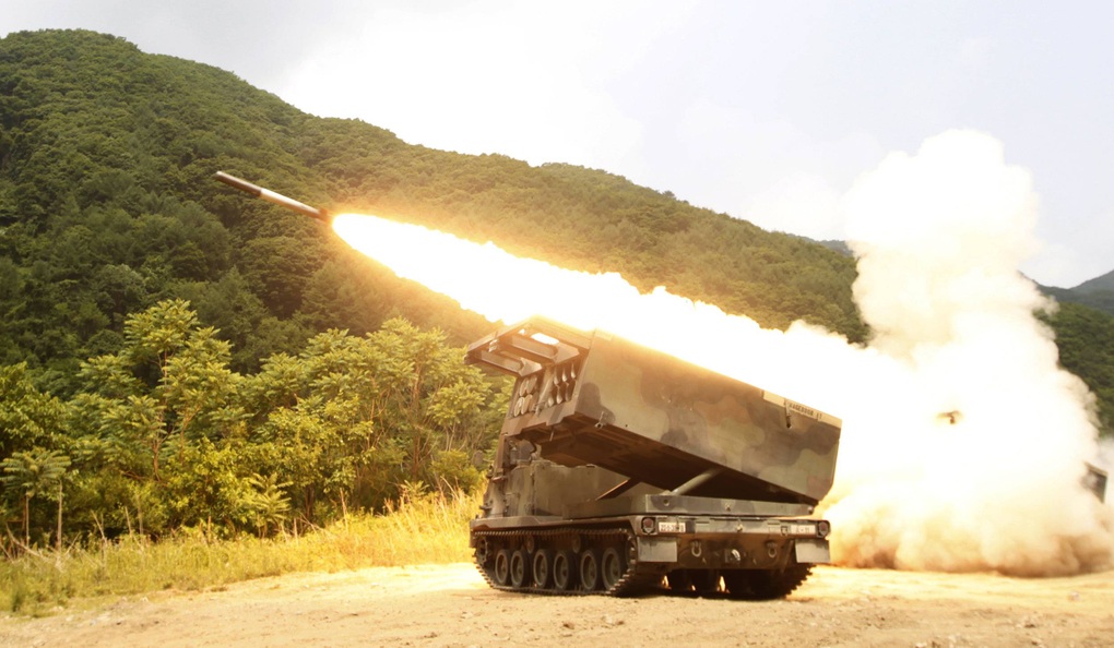 Mỹ cấp thêm 4 hỏa thần HIMARS, 580 UAV Bóng ma phượng hoàng cho Ukraine - 1 Mỹ cấp thêm 4 hỏa thần HIMARS, 580 UAV Bóng ma phượng hoàng cho Ukraine - 1