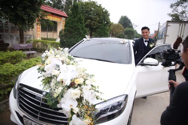 Bùi Tiến Dũng lên xe hoa đón dâu ở Hà Tĩnh