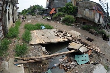 Hà Nội: Chốt thời gian “giải cứu” vụ đường biến thành “ao” suốt nhiều năm