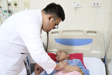 Cứu sống nam thanh niên 17 tuổi hôn mê do u não hiếm gặp