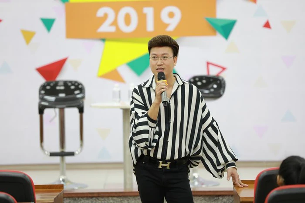 Hồ Quỳnh Hương và những nghệ sĩ nổi tiếng lui về ở ẩn làm giáo viên - 4 Hồ Quỳnh Hương và những nghệ sĩ nổi tiếng lui về ở ẩn làm giáo viên - 4