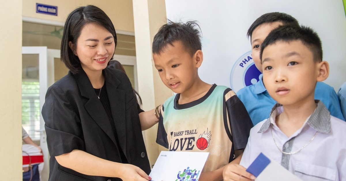 Bác sĩ 'gần dân' - Trao niềm tin, sẻ chia, thắp lửa hy vọng cho cộng đồng