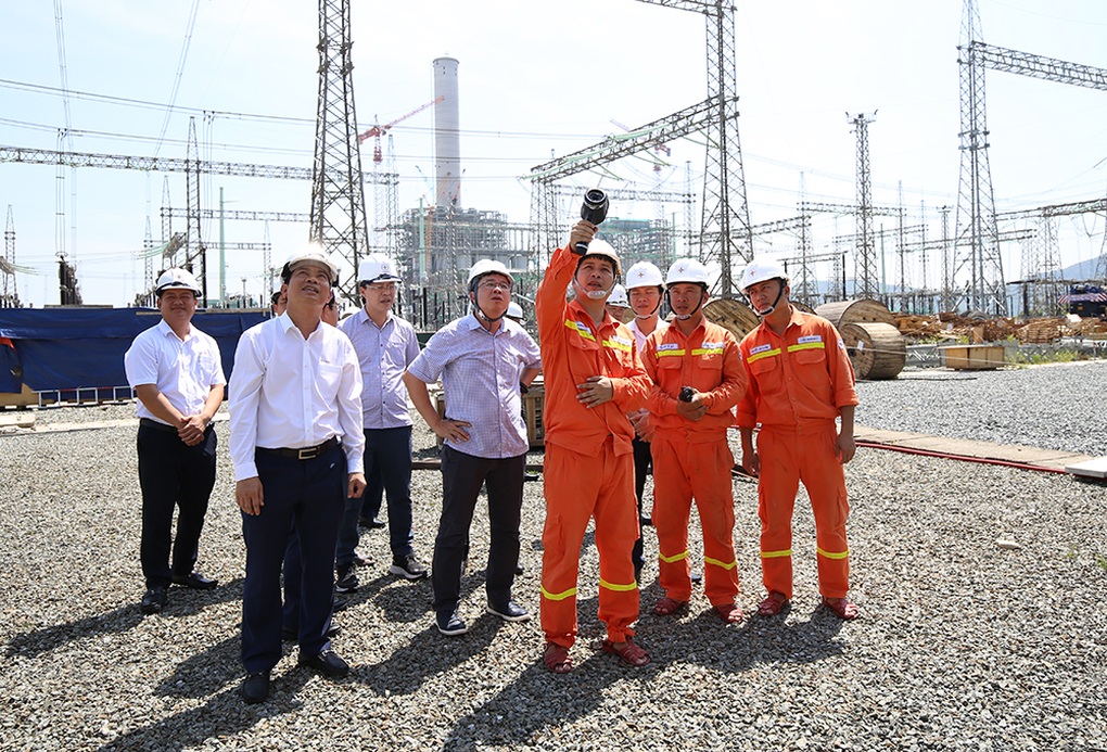 Giữ vững trục truyền tải 500kV Bắc - Nam, đảm bảo điện cho miền Bắc - 6 Giữ vững trục truyền tải 500kV Bắc - Nam, đảm bảo điện cho miền Bắc - 6