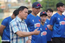 Ông Trần Anh Tú sát cánh bên đội tuyển Việt Nam trước vòng loại Asian Cup